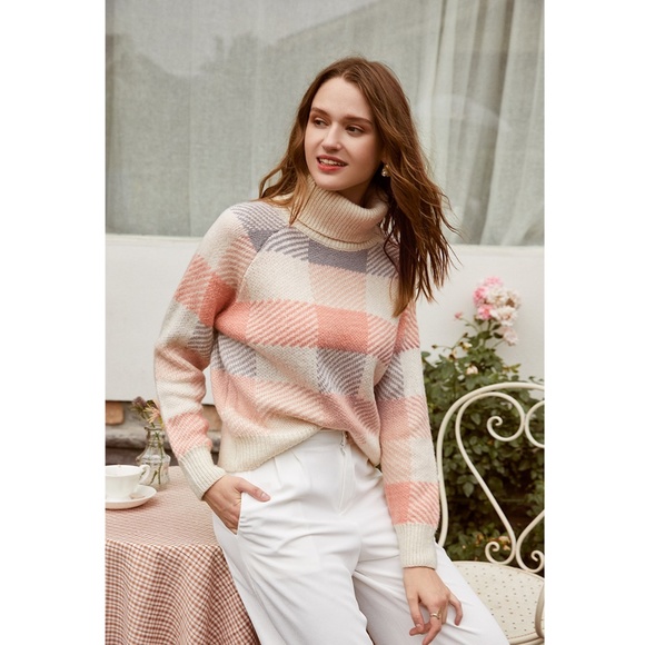 🎥 Colorblock Turtleneck Pullover Sweater - Picture 10 of 13